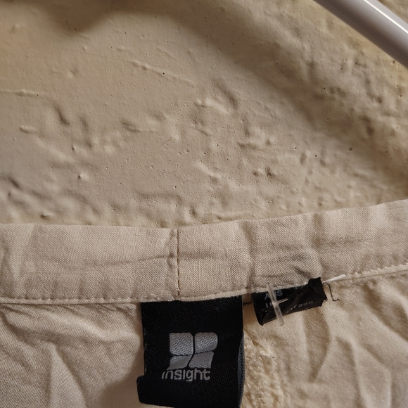 Brand is Insite off-white long sleeve button-down v-neck size 8 shirt - Picture 4 of 5